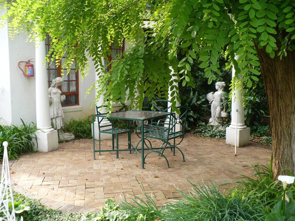 A Tapestry Garden Guest House Почефструм Екстер'єр фото