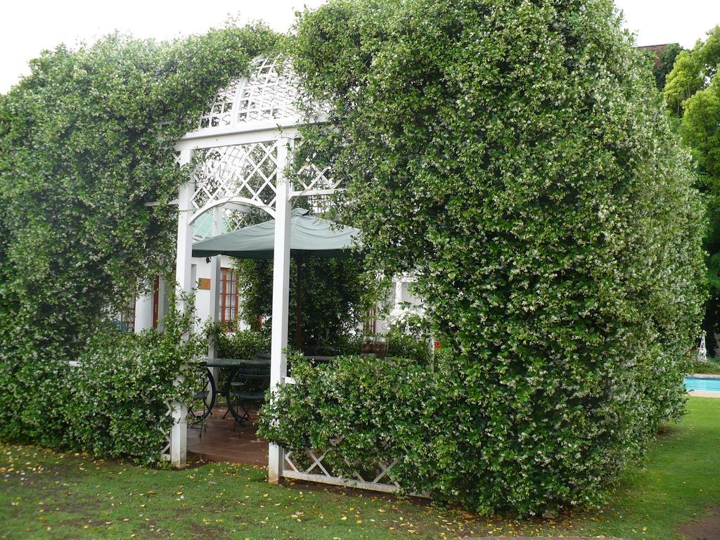 A Tapestry Garden Guest House Почефструм Екстер'єр фото