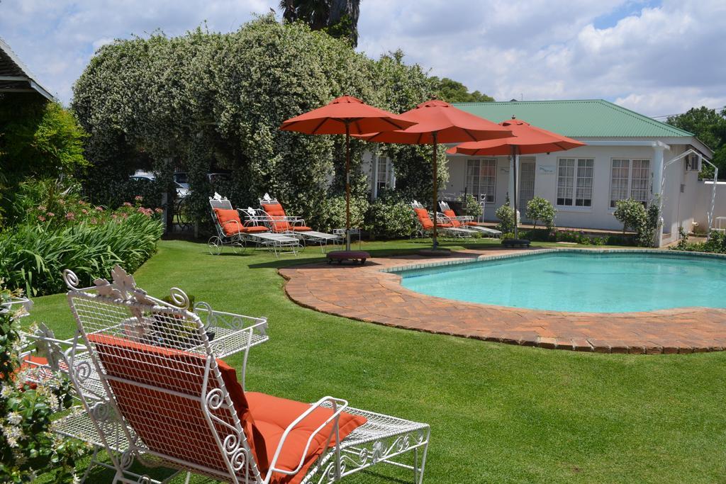 A Tapestry Garden Guest House Почефструм Екстер'єр фото