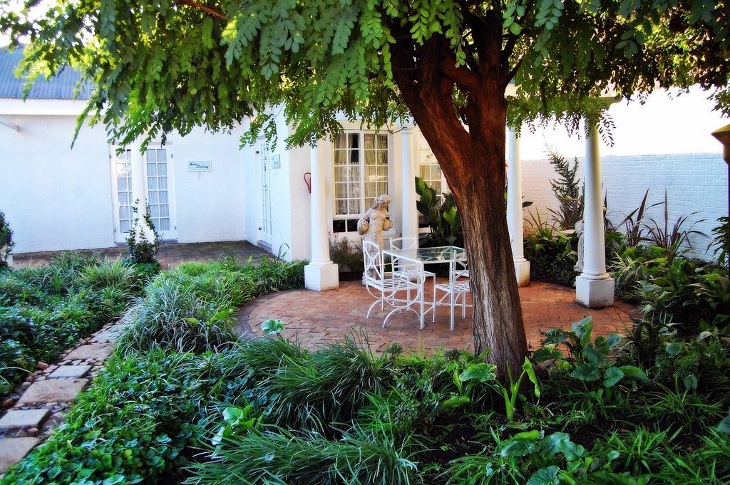 A Tapestry Garden Guest House Почефструм Екстер'єр фото