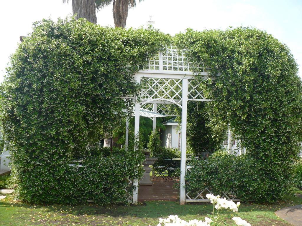 A Tapestry Garden Guest House Почефструм Екстер'єр фото